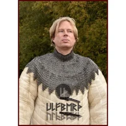 Ulfberth Bisschopsmantel Maliënkraag Platte Ringen Wigvormige Klinknagels