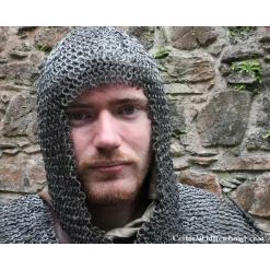 Ulfberth Maliënkap Met Vierkante Hals, Platte Ringen - Wigvormige Klinknagels, 8 Mm -Sabels Verkoopwinkel malienkap met vierkante hals platte ringen wigvorm 2